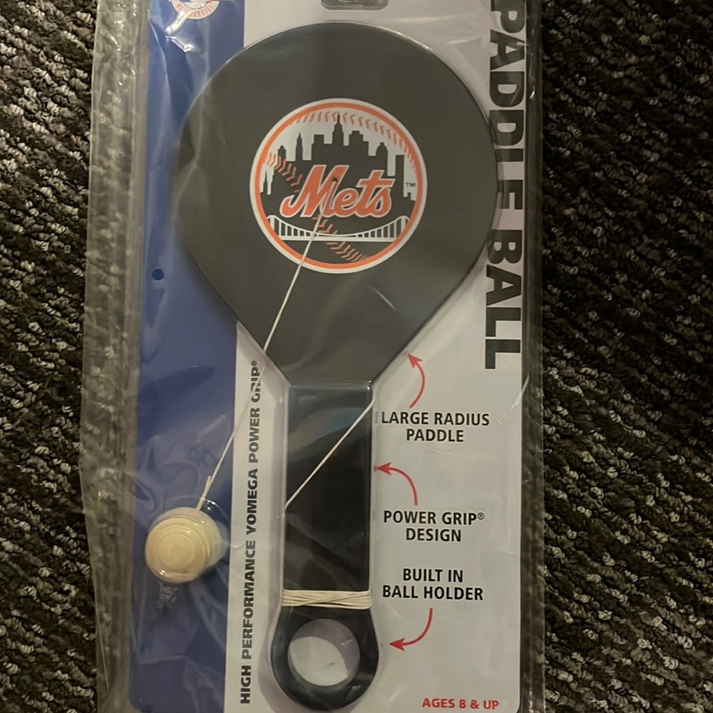 Mets paddle ball